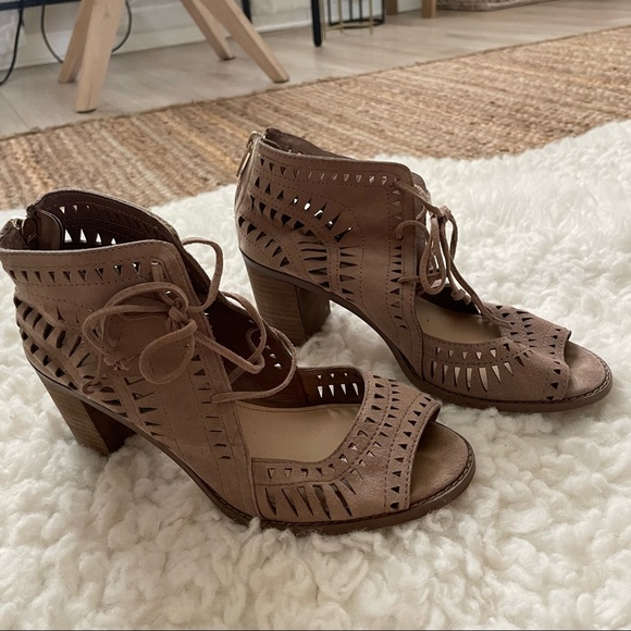 Vince Camuto Tan Taupe Tarita Cut Out Lace Up Block Sandal - Picture 3 of 8